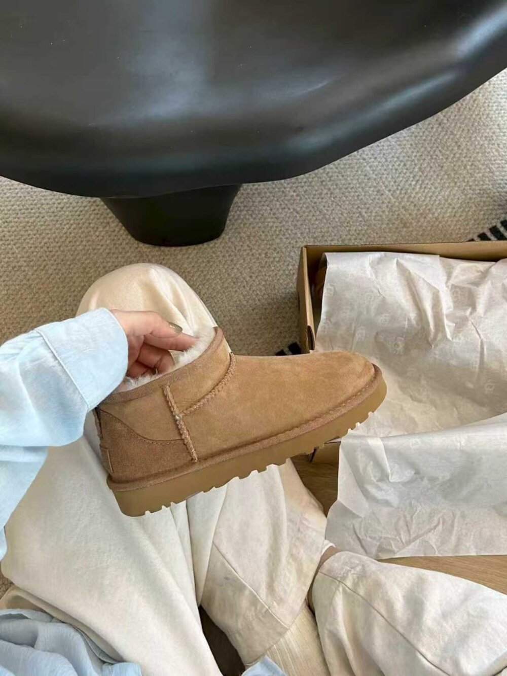 NEW UGG women's classic ultra mini boots in chestnut - Picture 2 of 8